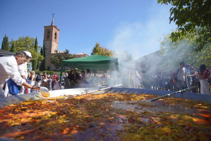 Las Rozas arranca sus Fiestas de San Miguel con el pregón de Hevia, conciertos y fuegos artificiales