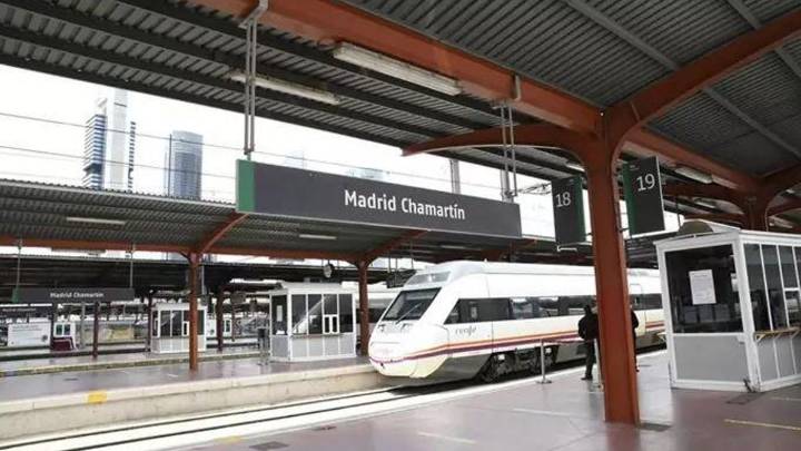 Paros y retrasos en los trenes con origen y destino Madrid por una caída en las comunicaciones