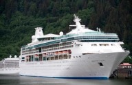 Sujeto se lanza por la borda de un crucero para no pagar su deuda de casino y termina siendo detenido