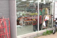 Destrozaron la vidriera de un supermercado de Paraná en presunto intento de robo