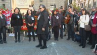 11 de septiembre: familiares de DD.DD. hacen la "Cueca sola" junto a estatua de Salvador Allende
