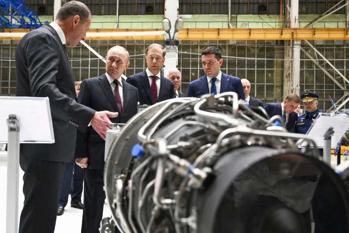 Rusia se acerca a China e India por sanciones a su petróleo