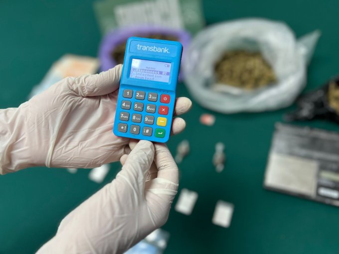 Investigación de Carabineros permite detener en Cartagena a pareja que hasta un sistema de pago electrónico tenía para vender drogas