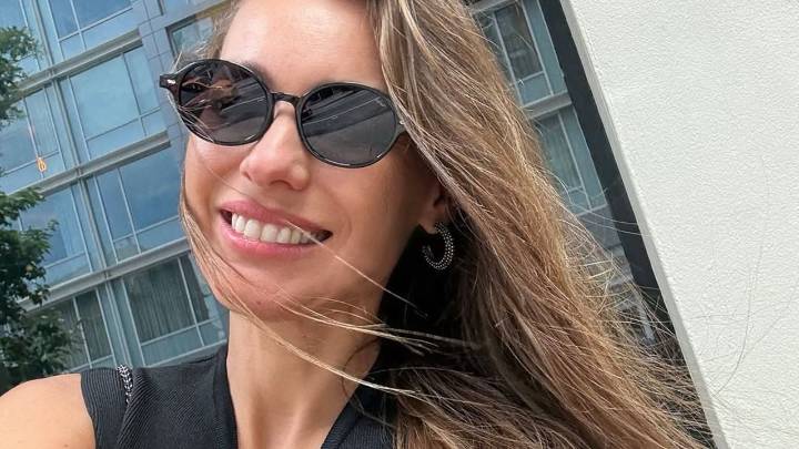 Con el estampado de moda y un vestido de impacto, Pampita deslumbró en Madrid