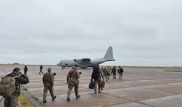 Adiestramiento conjunto de la Armada y la Fuerza Aérea