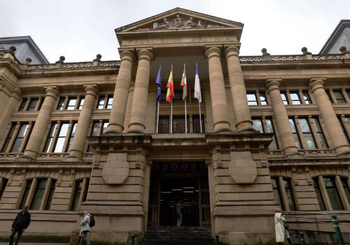 El Superior confirma la condena a 20 años y medio de prisión a un hombre por maltratar y agredir sexualmente al hijo de su pareja