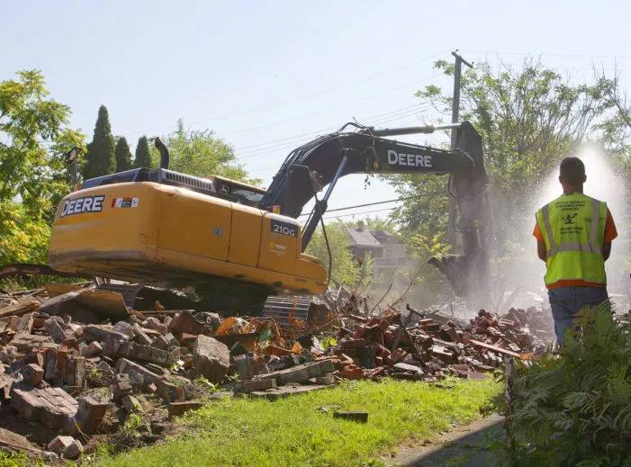 Detroit contractor suspended over allegations of using contaminated dirt at demo sites