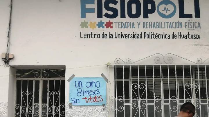 Exalumnos de UPH levantan paro: esperarán 45 días para que nueva rectora resuelva entrega de títulos