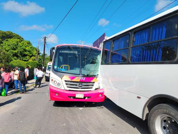 Choque entre camiones deja siete lesionados en Umán