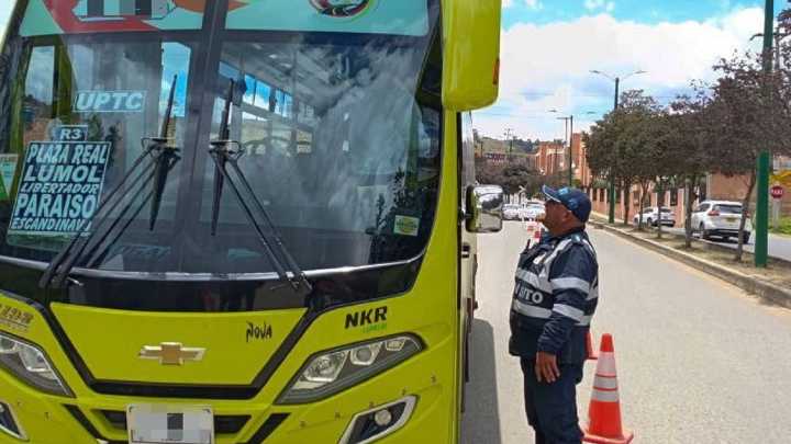 En Tunja cinco vehículos fueron sancionados en controles ambientales; estas jornadas seguirán los próximos meses