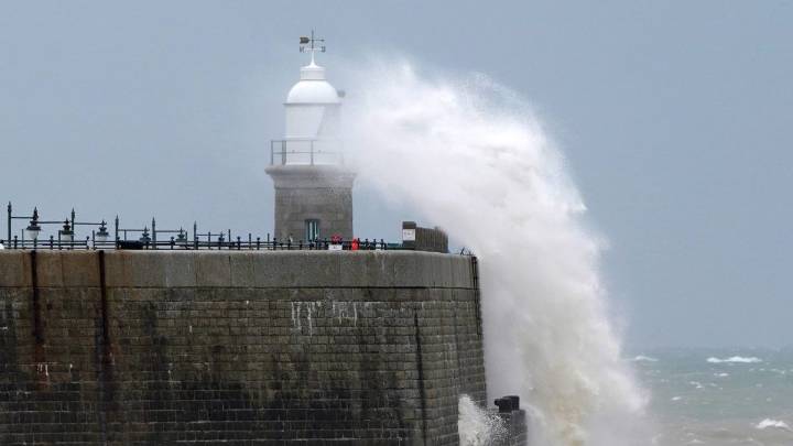 The areas covered by Met Office yellow warning as UK hit by 70mph gales