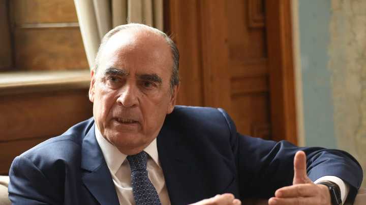 Francos dijo que las denuncias de corrupción son una "campaña de desprestigio"