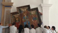 Así ha sido el montaje de este retablo gótico único en Teruel en su lugar de origen