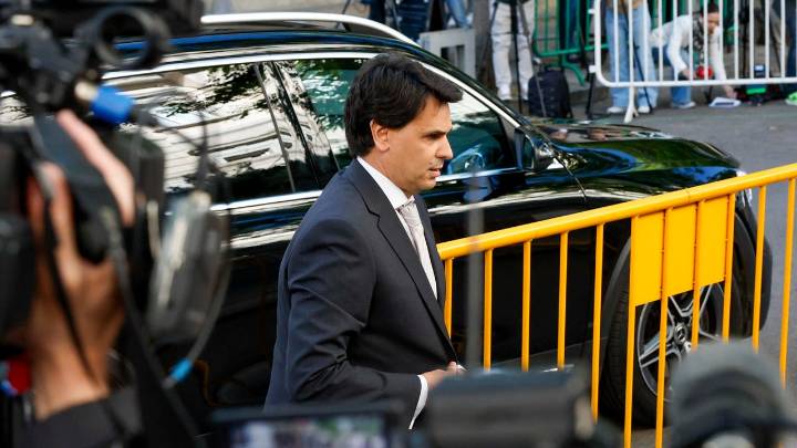 La jueza sienta en el banquillo al novio de Ayuso por fraude fiscal e incorpora el delito de integración en organización criminal