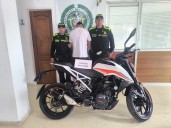 Capturados dos sujetos y se recuperó una motocicleta hurtada en El Colegio