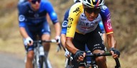 Egan Bernal terminará la Vuelta a España con un castigo: le aplicaron multa por una irregularidad