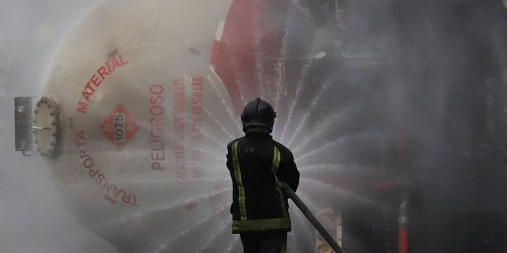 En imágenes: la tragedia, los daños y la respuesta al estallido de una pipa de gas en el Puente de la Concordia