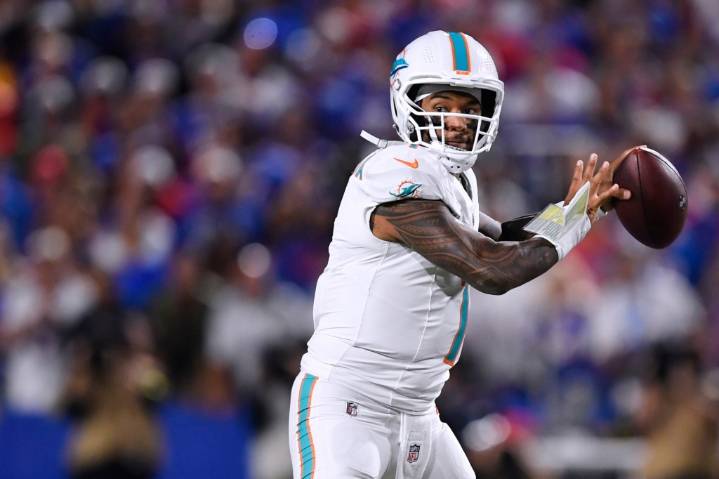 Dolphins drop tight game to Bills, fall to 0