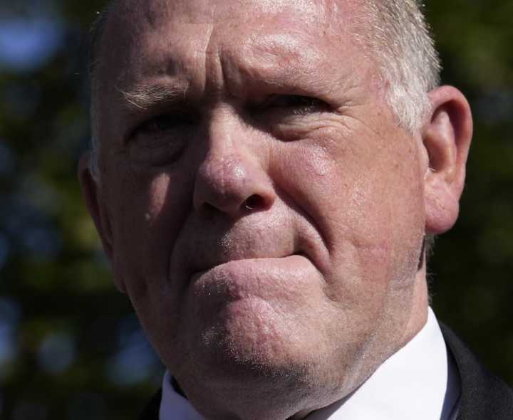 Según informes, el "El Zar de la frontera" de Trump, Tom Homan, aceptó 50.000 dólares en efectivo de agentes encubiertos del FBI