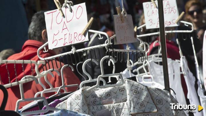 El Rastro se traslada a la zona del cementerio por las atracciones de feria