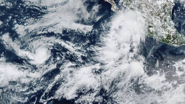 "Lorena" se intensifica a huracán categoría 1 frente a las costas de Baja California; provocará lluvias intensas