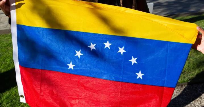 Ciudadana venezolana ingresó por paso no habilitado y alegó arraigo familiar: Suprema confirmó su expulsión de Chile