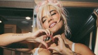 “Aquí en mi cama, pensando en...” Karol G sorprende homenaje a un clásico de Myriam Hernández
