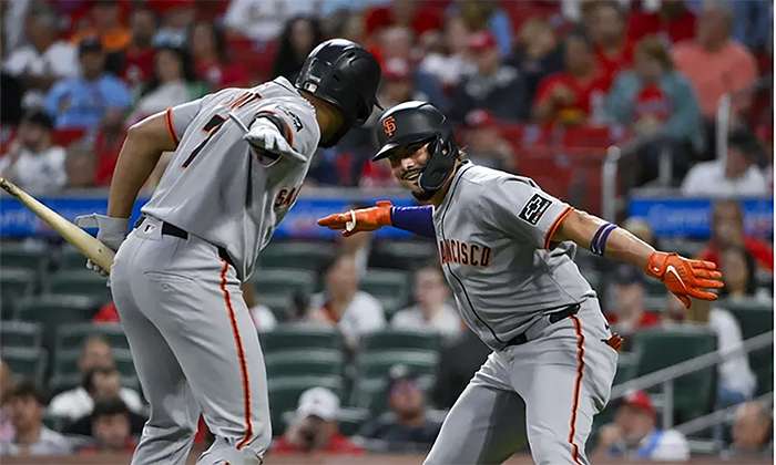 Gigantes derrota a Cardenales de San Luis por 8-2 con jonrones de Devers y Adames