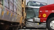A QUE LE GANO AL TREN; GRAVE ACCIDENTE DEJA 10 MUERTOS