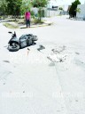 Adolescente de 16 años gravemente herido en colisión entre moto y camioneta en Monclova