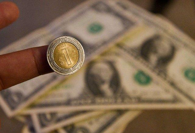 Peso se fortalece y lleva a la BMV a nuevo cierre máximo