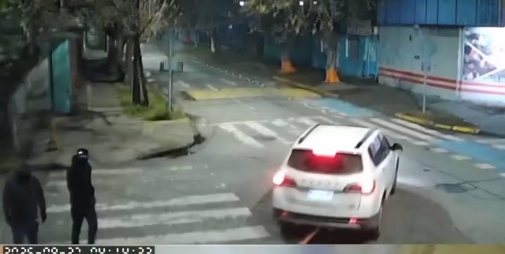 ÚRGENTE 🌐 Local comercial fue víctima de alucinaje esta madrugada en Chillán.