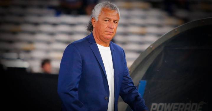 Gorosito tomó sorprendente decisión con dos futbolistas para partido ante Comerciantes Unidos