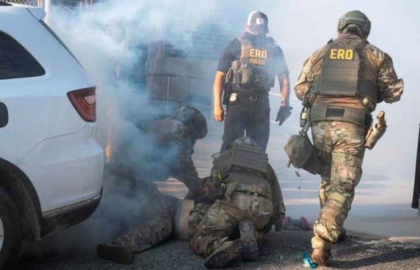 Usa ICE gas lacrimógeno en protesta en Chicago