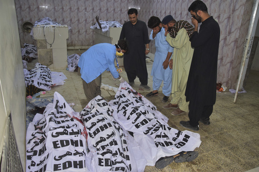 Ataque suicida deja 13 muertos y 30 heridos cerca de acto político en suroeste de Pakistán
