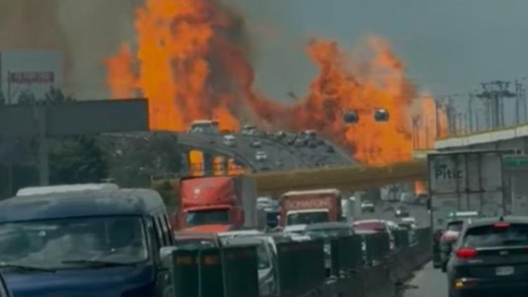 Tres muertos en mega explosión de pipa en CDMX