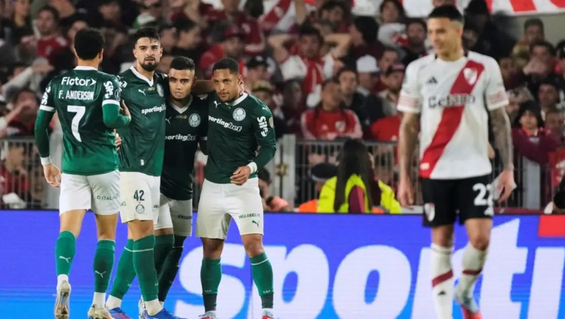 Pese a la reacción, River cayó ante Palmeiras en el Monumental y define la serie de cuartos en Brasil