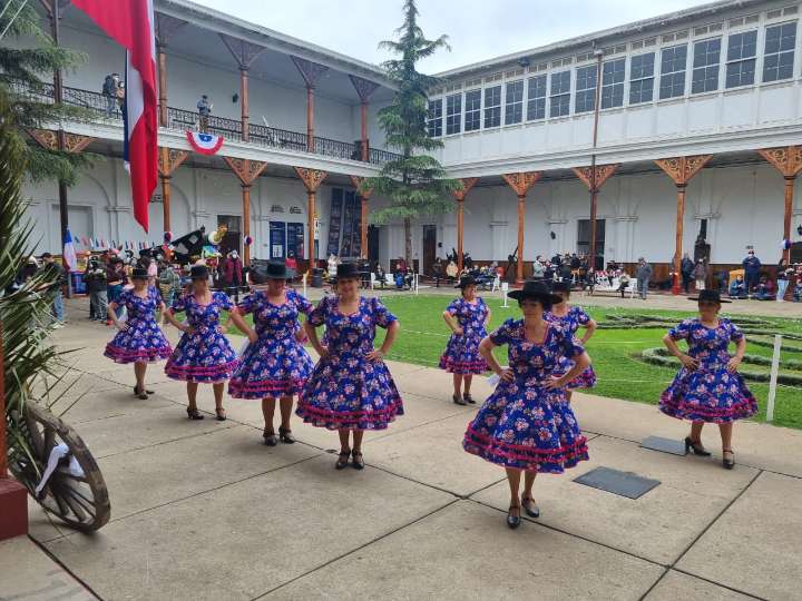 Muestra Costumbrista 2025: Museo Marítimo Nacional celebra Fiestas Patrias con cueca, juegos y comida típica