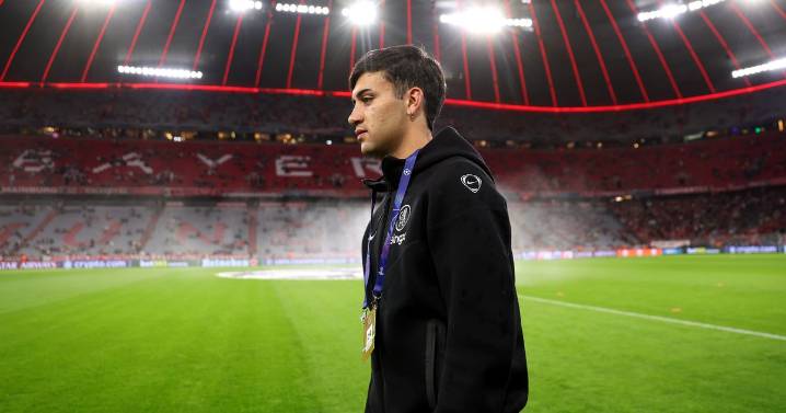 Dramatic U-turn, VAR storm and injury - what happened next for Leeds United's transfer misses