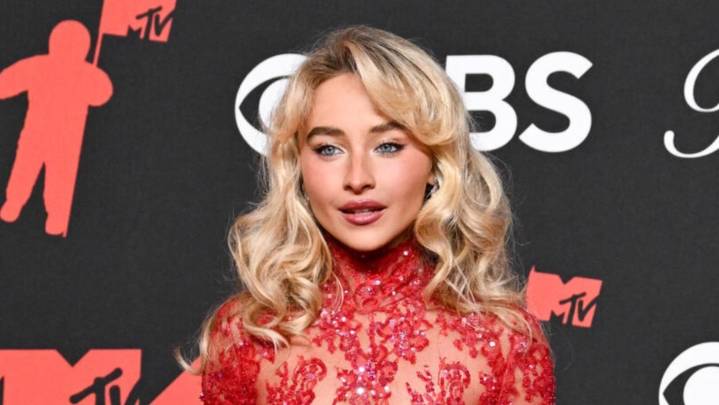 All About Sabrina Carpenter's Glowy Makeup at the MTV VMAs 2025