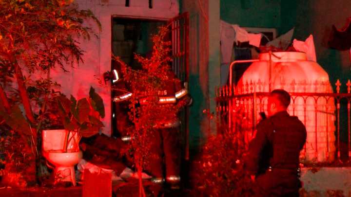 Hombre Intenta Asesinar a su Madre por Segunda Ocasión Lanzando Bombas Molotov a su Hogar