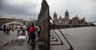 Marcha por Ayotzinapa: Padres de los 43 normalistas comienzan protesta para exigir justicia EN VIVO