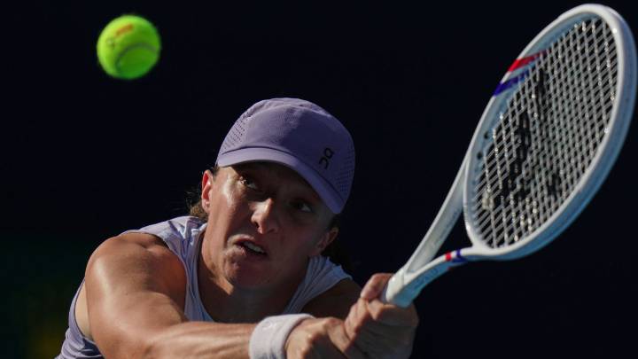 Iga Swiatek rolls into fourth round at China Open