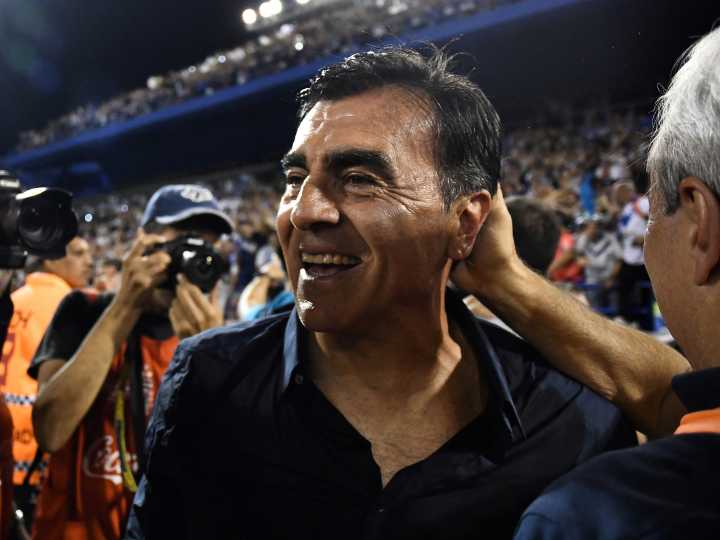 "Prácticamente cerrado": Gustavo Quinteros volvió al país, ¿qué falta para que sea DT de Independiente?