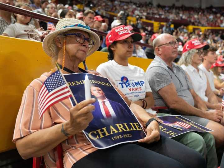 Una argentina podría perder la visa y ser deportada por Trump: denuncian que hizo comentarios ofensivos por la muerte de Charlie Kirk