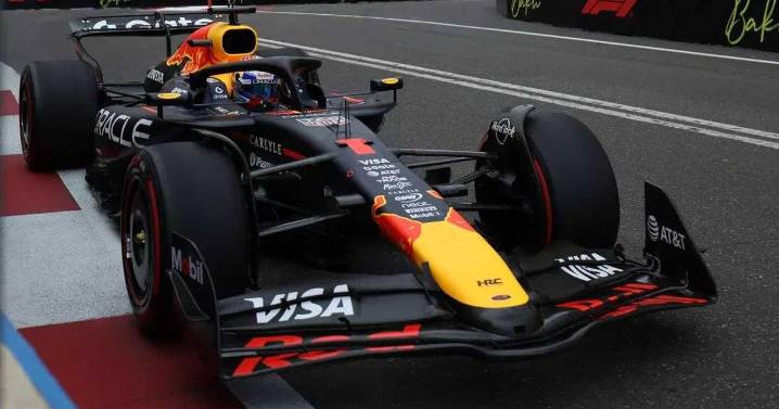 Verstappen logra la pole en Bakú; Carlos Sainz saldrá segundo
