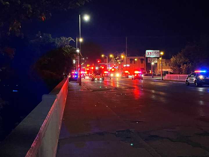 Milwaukee police, fire respond to major crash near 35th and Vliet