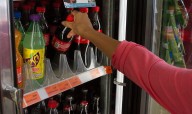 Hacienda propone subir impuestos a los cigarros, refrescos y videojuegos