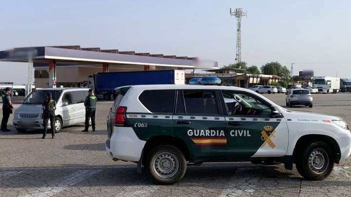 Muere un trabajador en Ourense al caer con su máquina por un terraplén