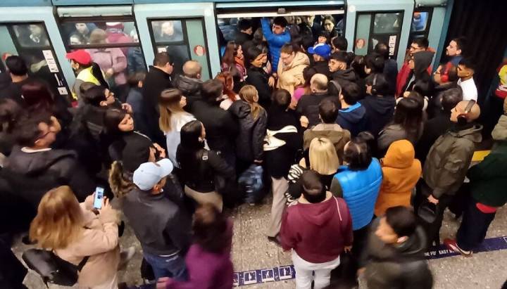 Otra vez la Línea 1: Metro cierra estaciones por caída de persona a las vías